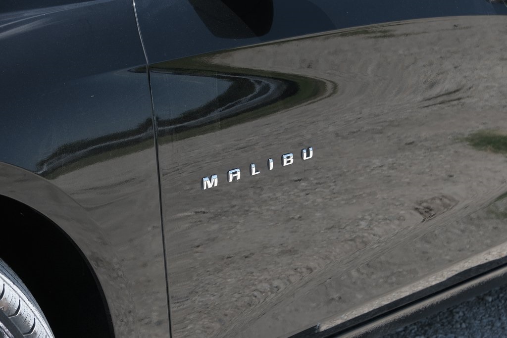 Vehicle image 8 of 34