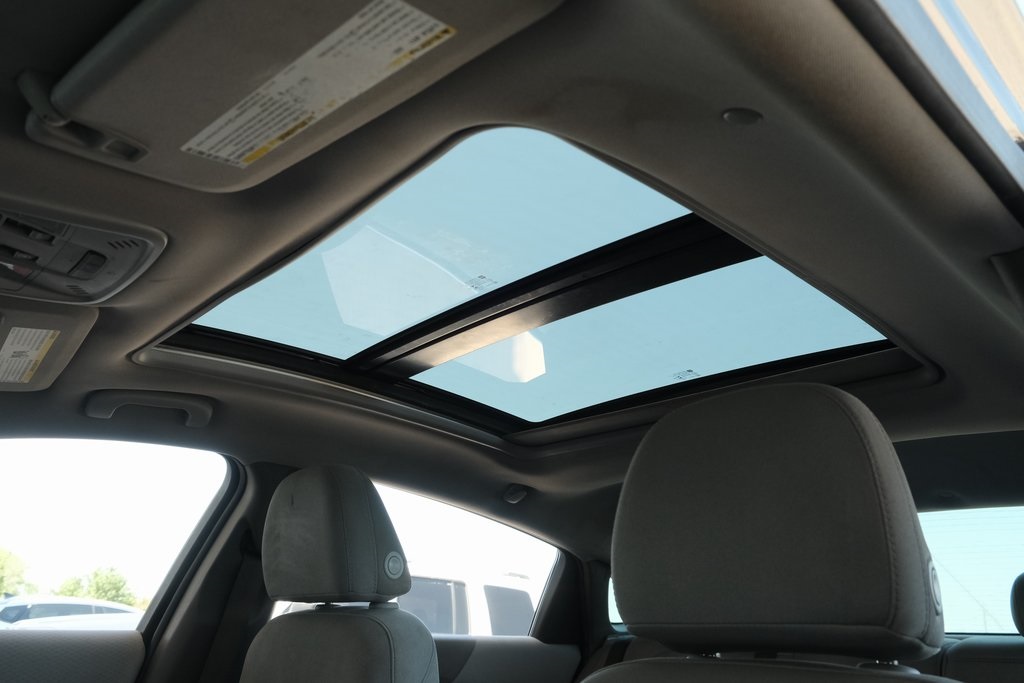 Vehicle image 15 of 34