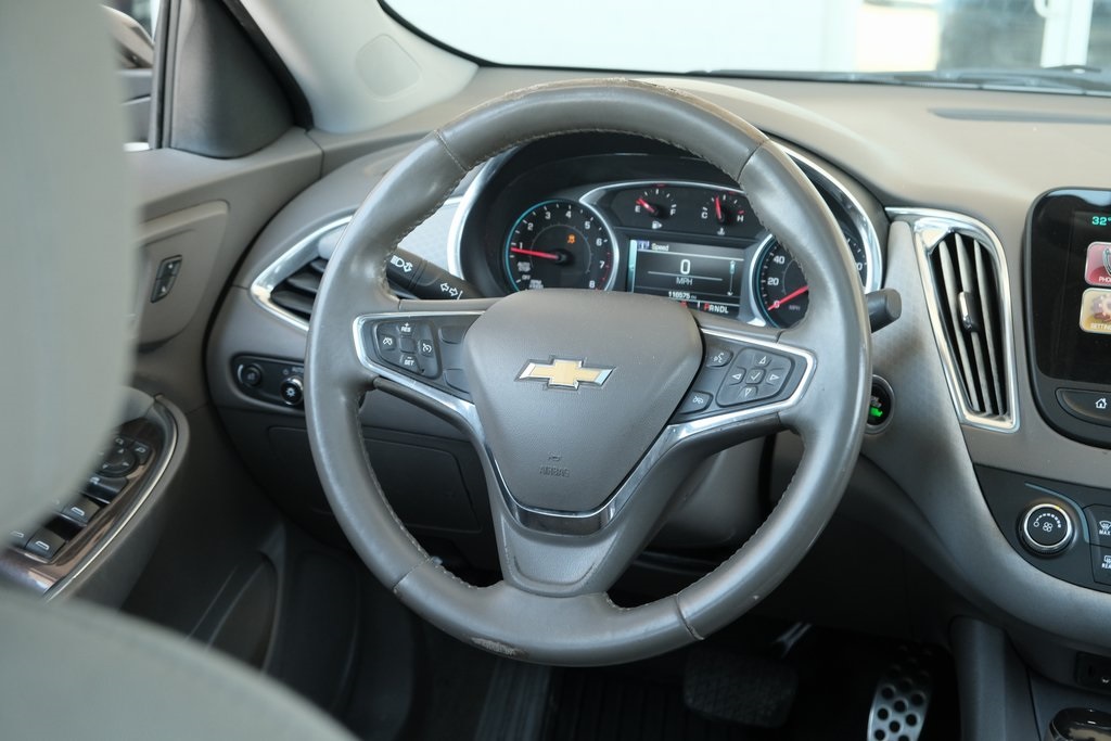 Vehicle image 18 of 34
