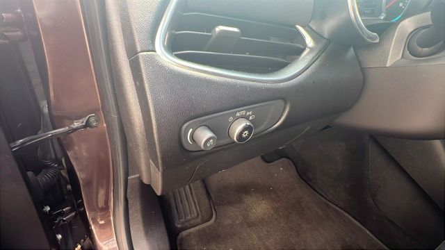 Vehicle image 21 of 30