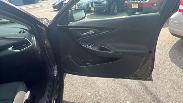 Vehicle image 26 of 30