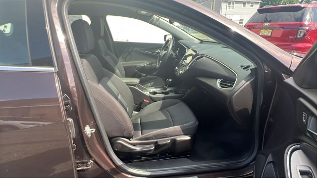 Vehicle image 27 of 30