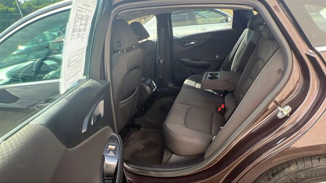 Vehicle image 24 of 30