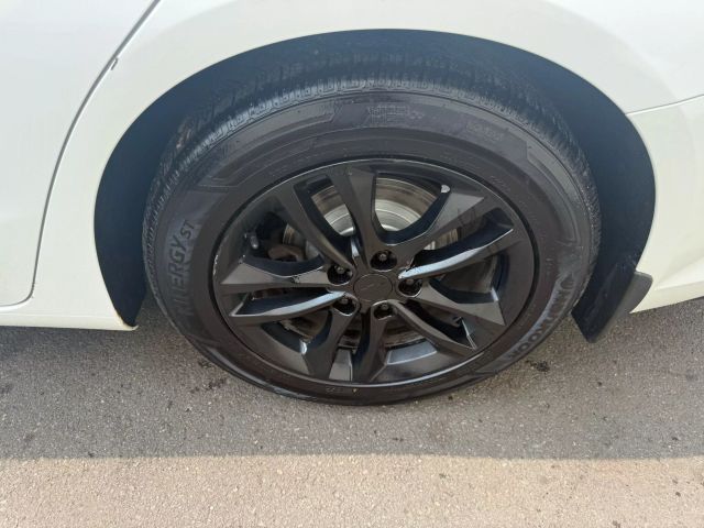 Vehicle image 9 of 39