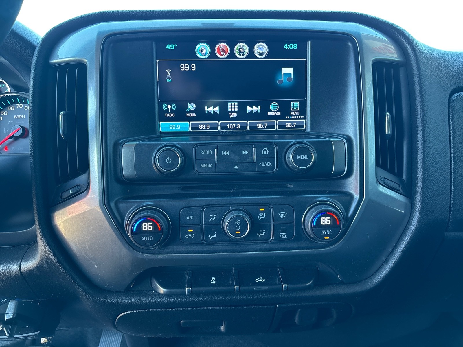 Vehicle image 17 of 31