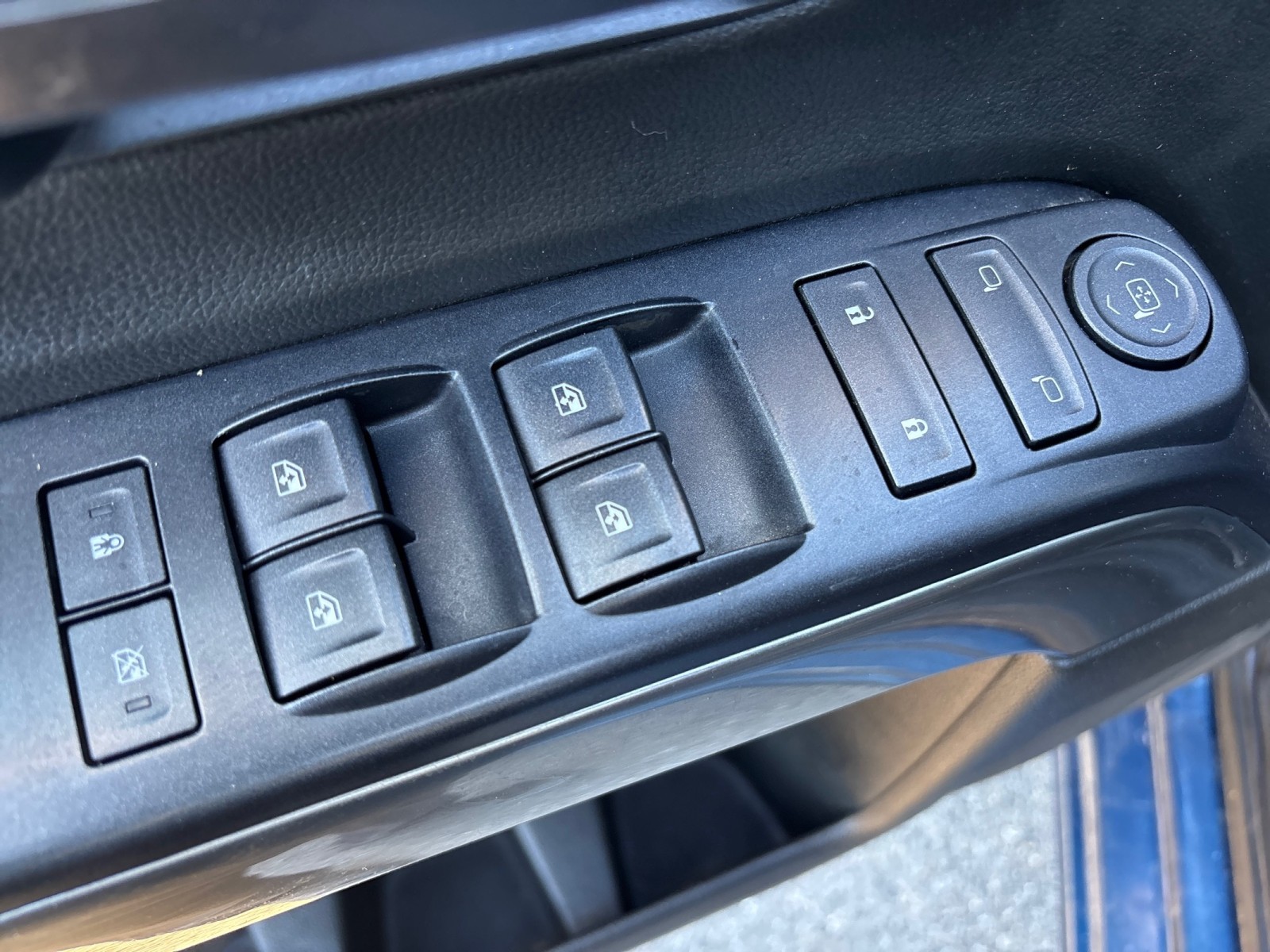 Vehicle image 10 of 31