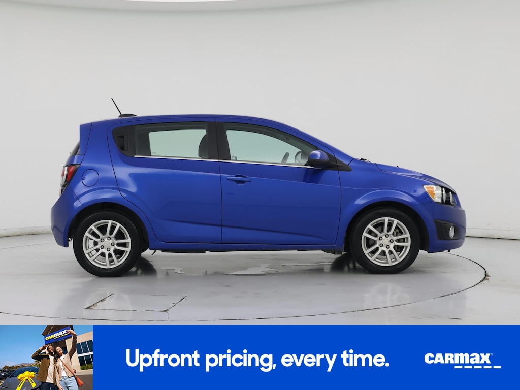 2016 Chevrolet Sonic LT Image 4 of 18