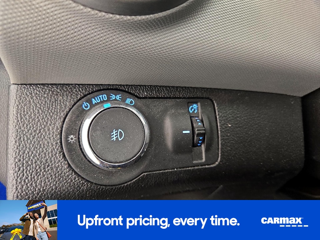 2016 Chevrolet Sonic LT Image 17 of 18