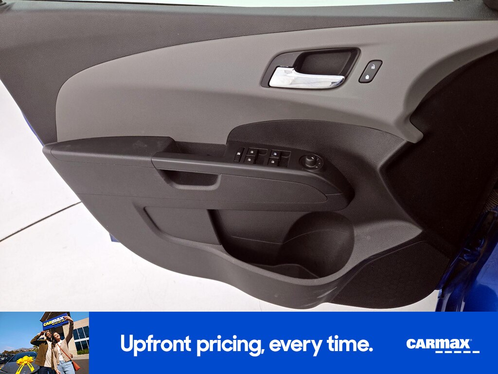 2016 Chevrolet Sonic LT Image 16 of 18