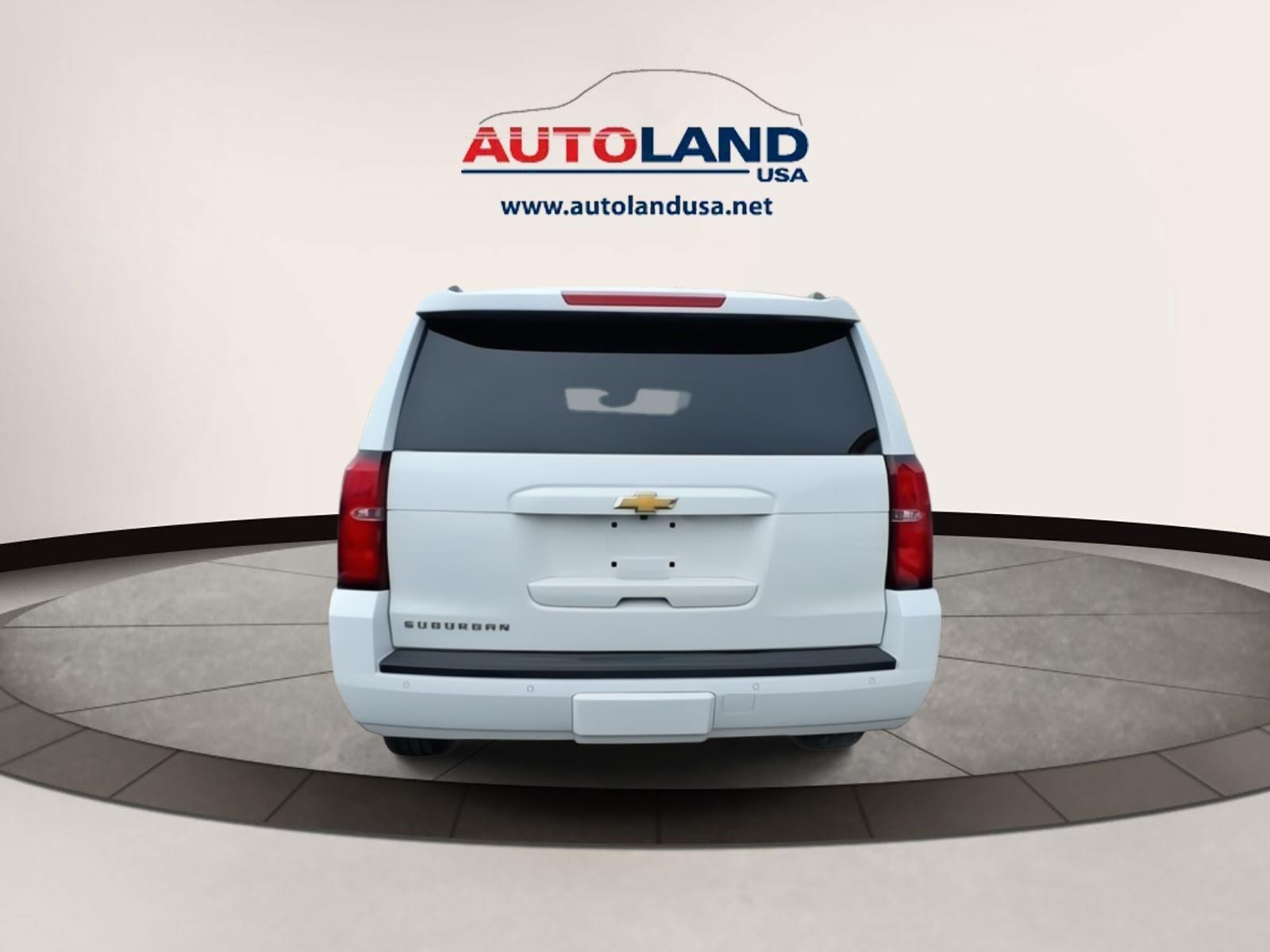 2016 Chevrolet Suburban LT Image 6 of 34