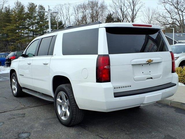 2016 Chevrolet Suburban LT Image 7 of 34