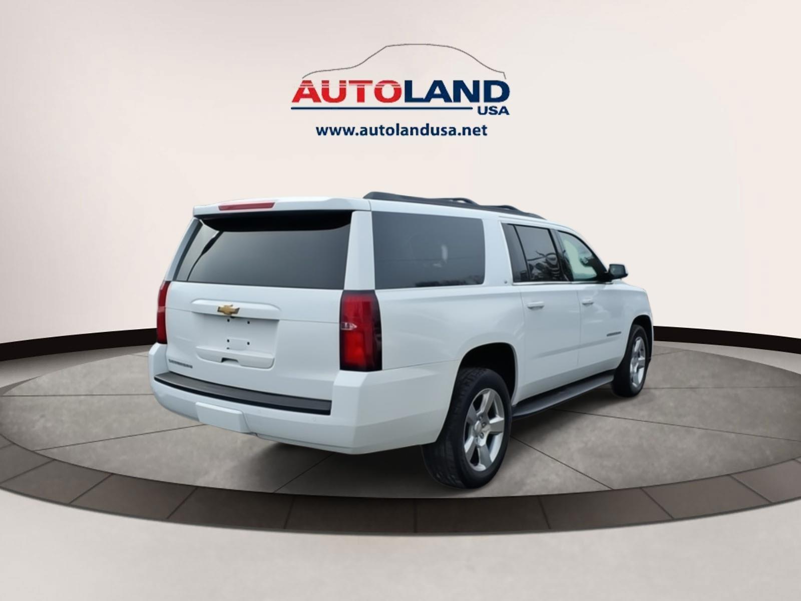 2016 Chevrolet Suburban LT Image 5 of 34