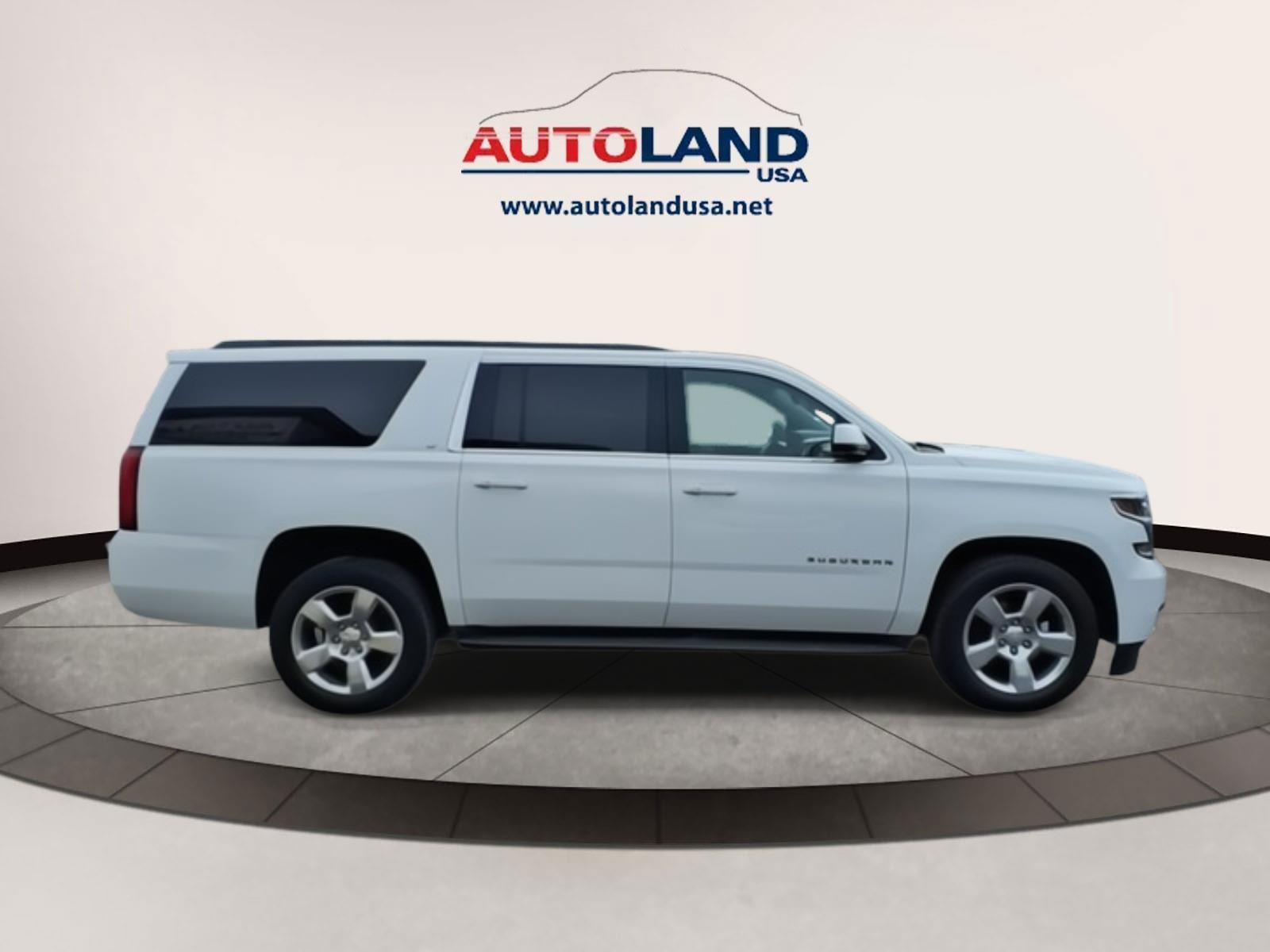 2016 Chevrolet Suburban LT Image 4 of 34