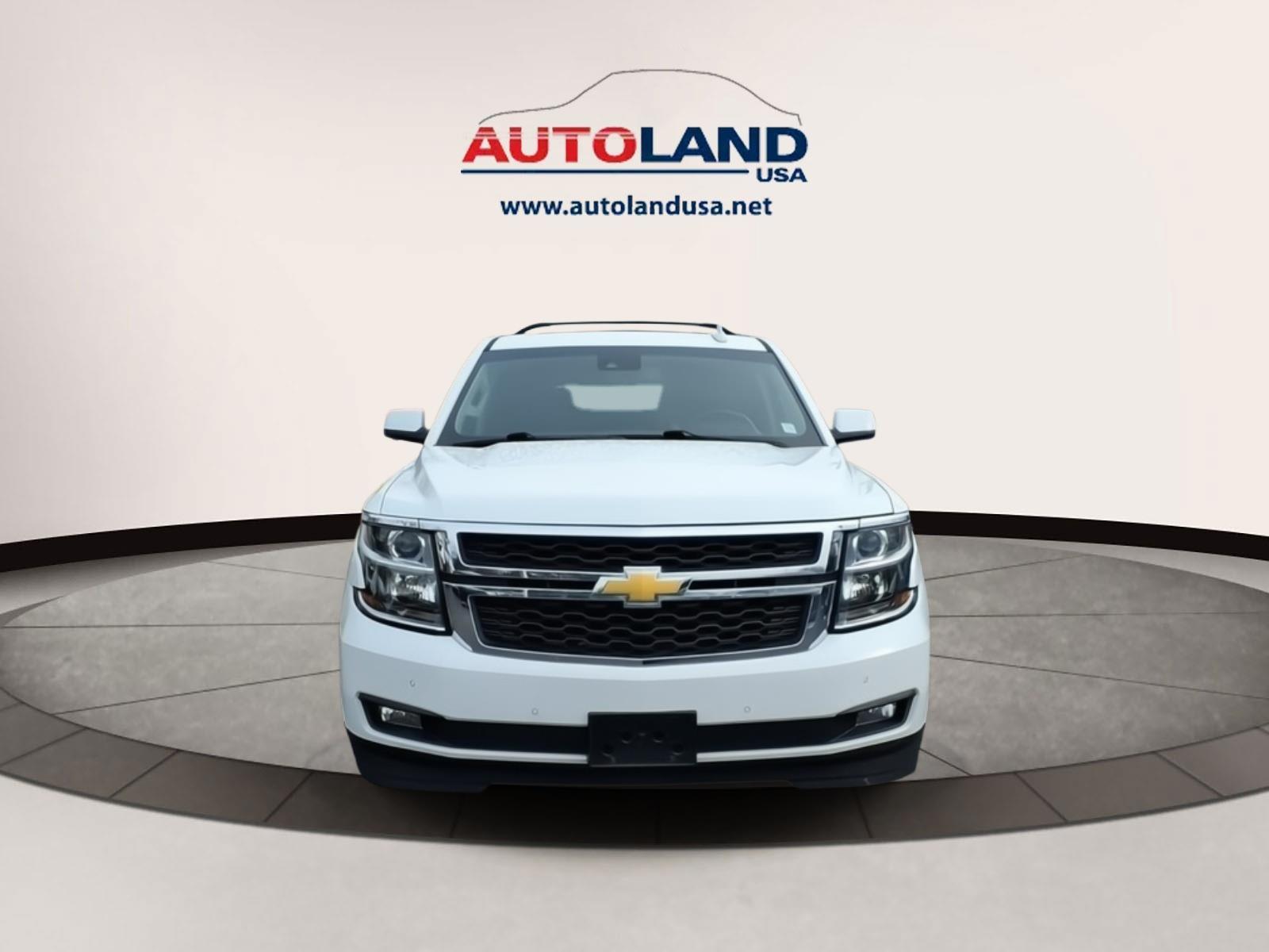 2016 Chevrolet Suburban LT Image 2 of 34