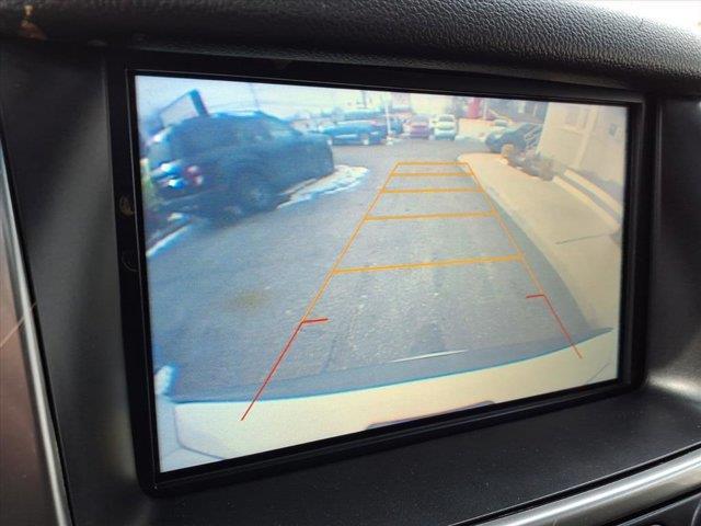 2016 Chevrolet Suburban LT Image 18 of 34