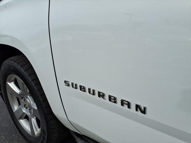 2016 Chevrolet Suburban LT Image 28 of 34