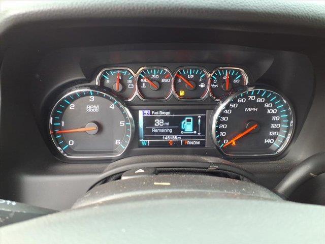 2016 Chevrolet Suburban LT Image 17 of 34