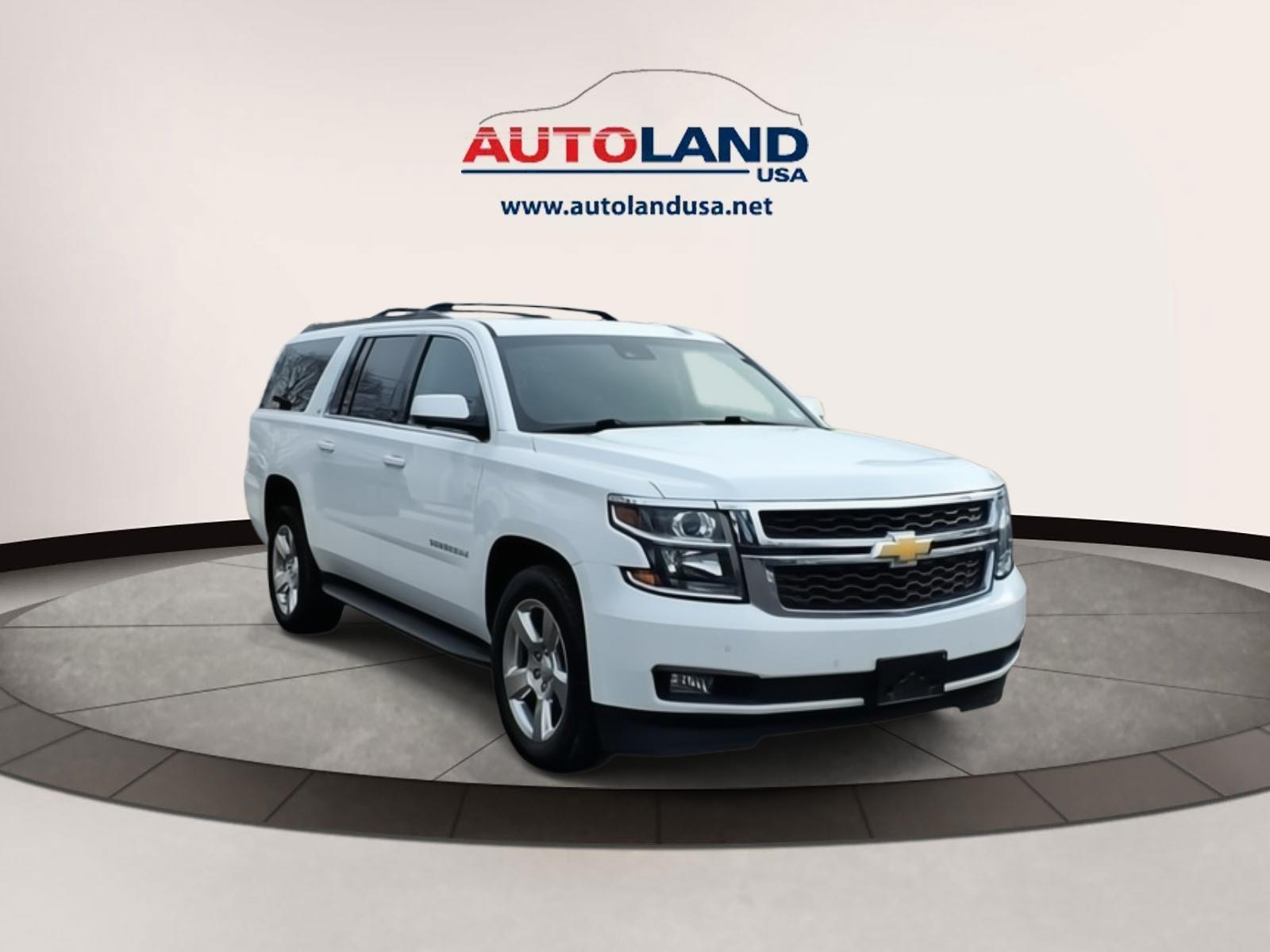 2016 Chevrolet Suburban LT Image 3 of 34