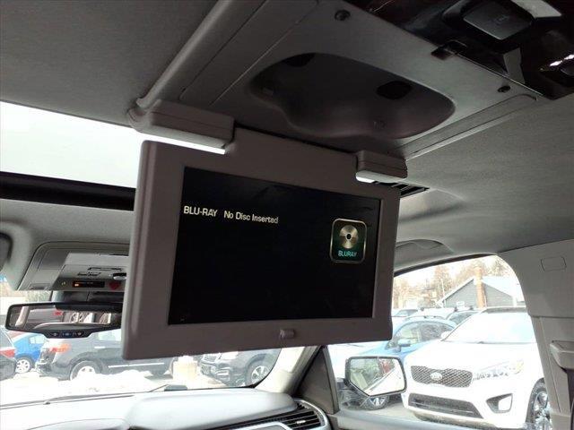 2016 Chevrolet Suburban LT Image 30 of 34