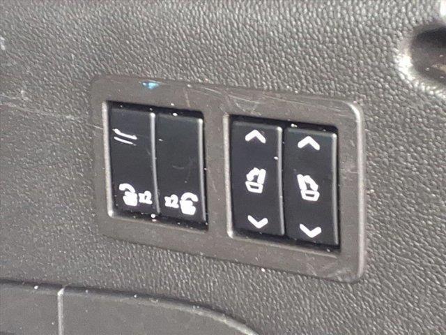 2016 Chevrolet Suburban LT Image 29 of 34