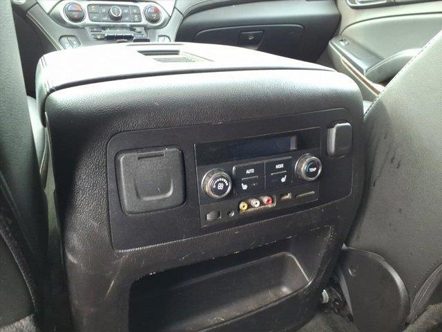 2016 Chevrolet Suburban LT Image 27 of 34