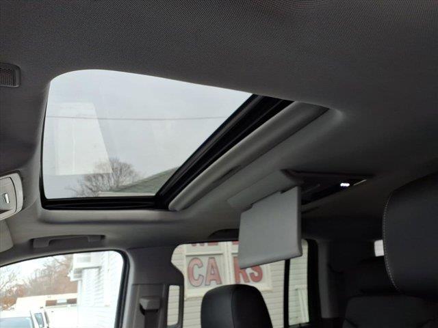 2016 Chevrolet Suburban LT Image 33 of 34