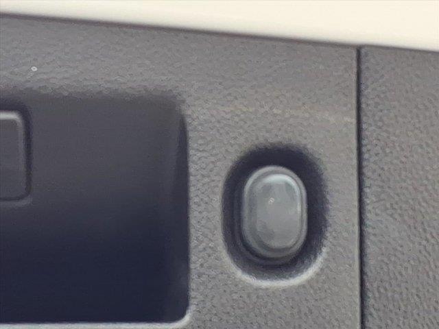 2016 Chevrolet Suburban LT Image 23 of 34