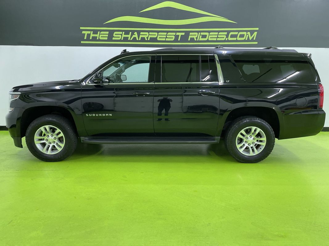 2016 Chevrolet Suburban LT Image 8 of 31