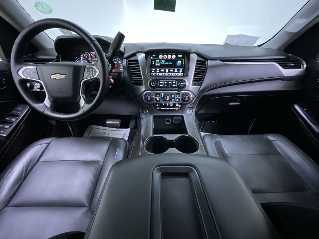 2016 Chevrolet Suburban LT Image 17 of 31