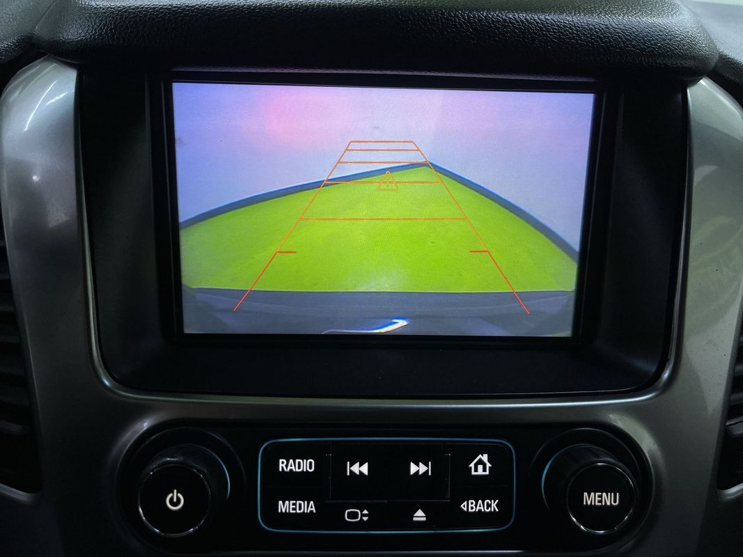 2016 Chevrolet Suburban LT Image 19 of 31