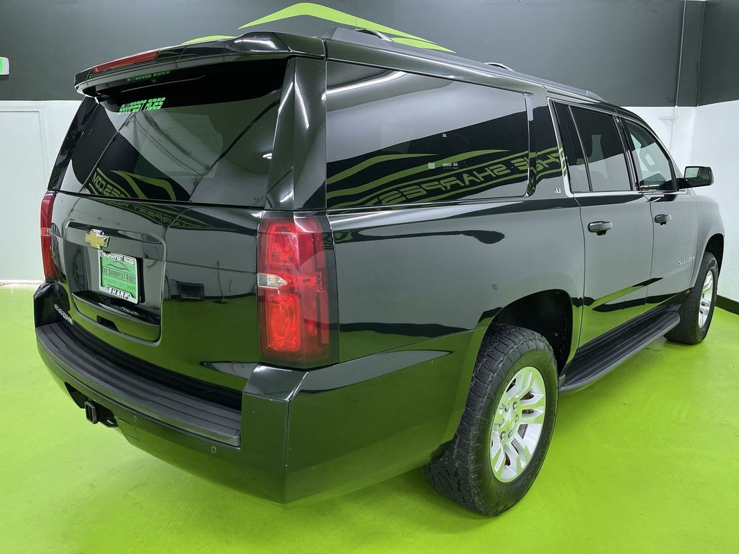 2016 Chevrolet Suburban LT Image 5 of 31