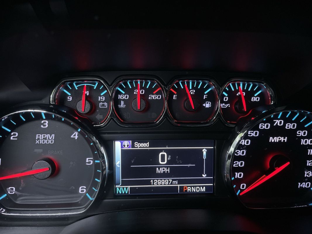 2016 Chevrolet Suburban LT Image 18 of 31