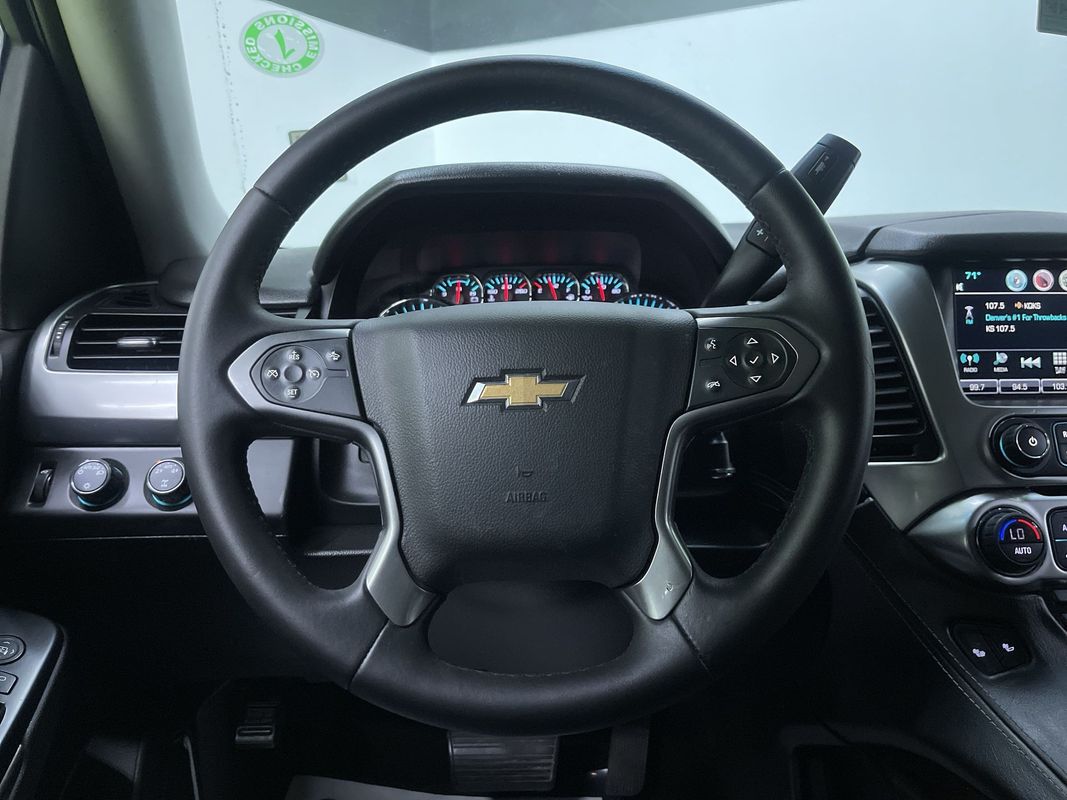 2016 Chevrolet Suburban LT Image 28 of 31