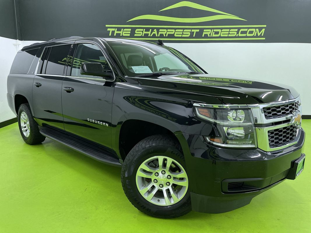 2016 Chevrolet Suburban LT Image 2 of 31