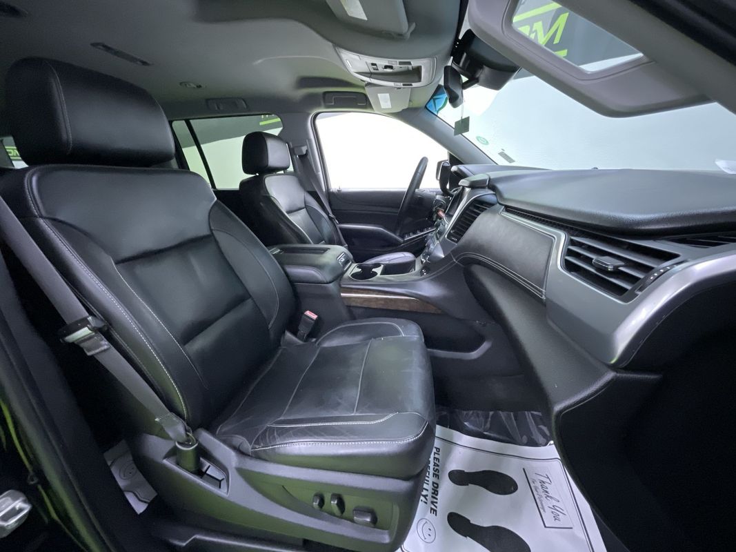 2016 Chevrolet Suburban LT Image 13 of 31