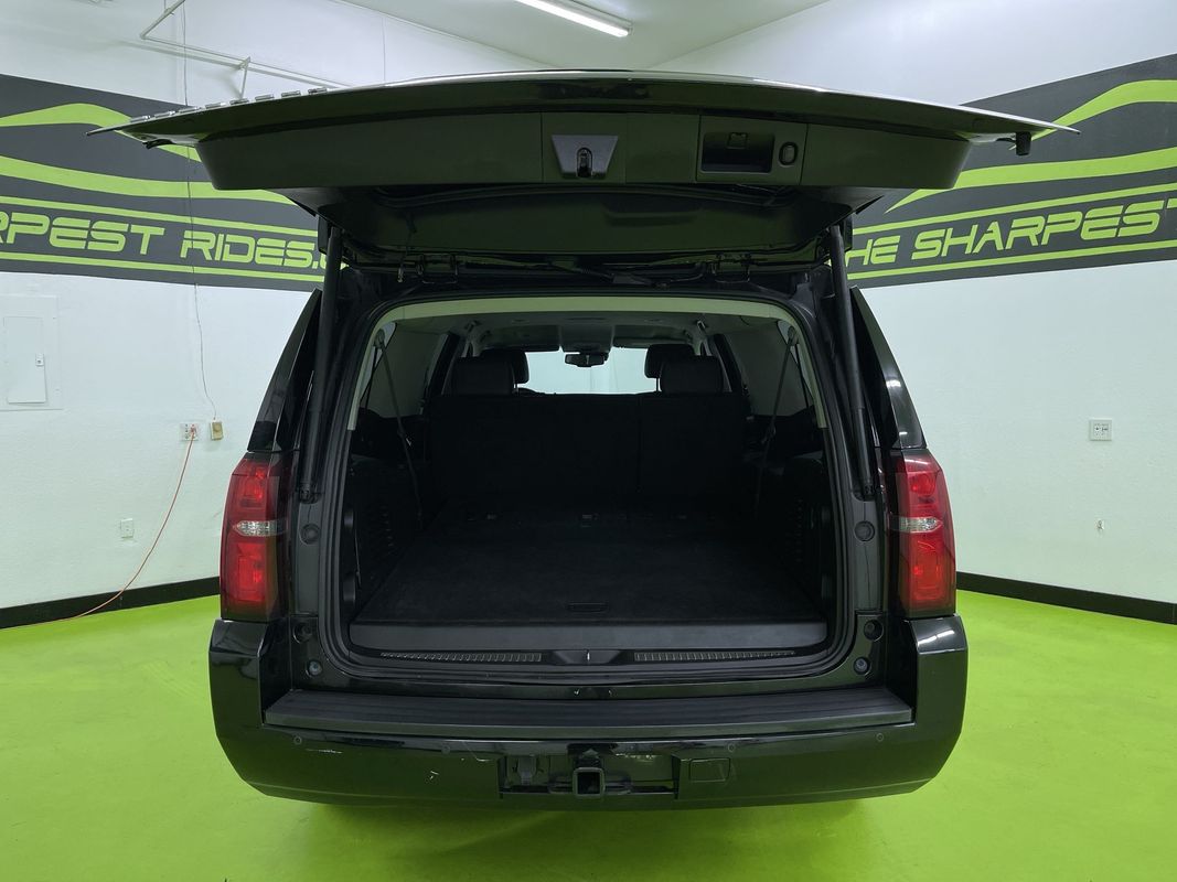 2016 Chevrolet Suburban LT Image 12 of 31