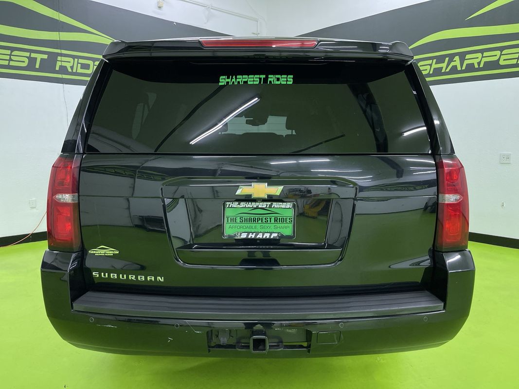 2016 Chevrolet Suburban LT Image 6 of 31