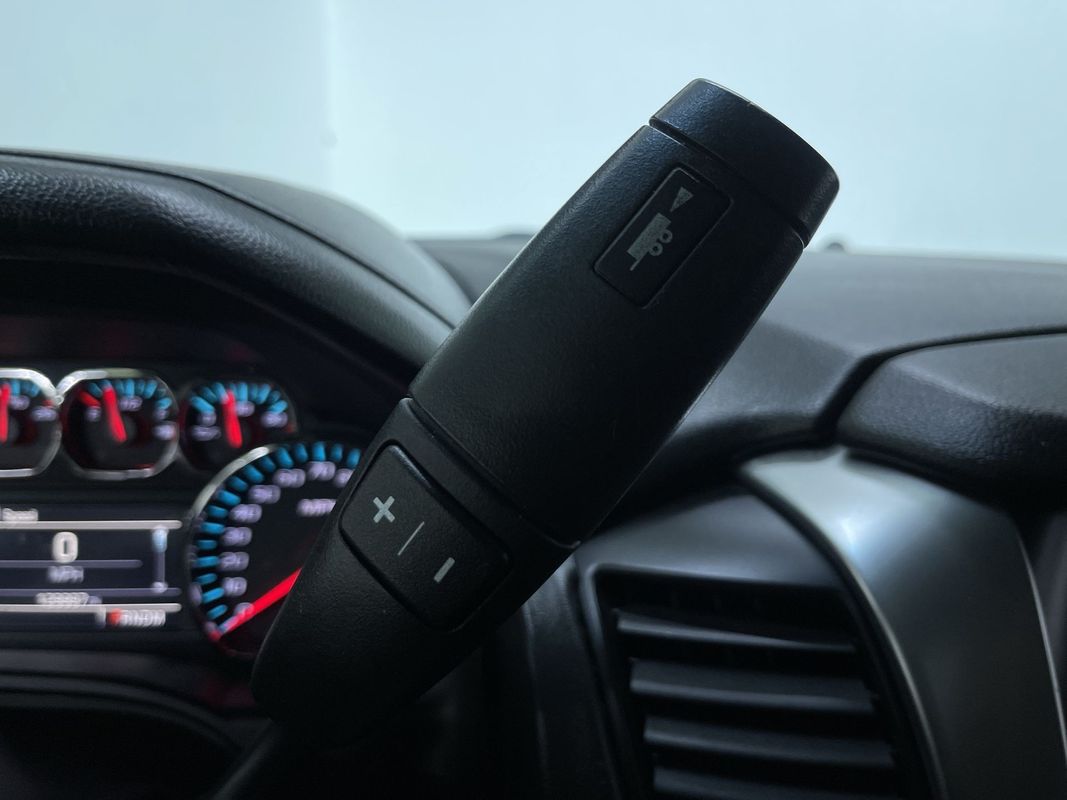 2016 Chevrolet Suburban LT Image 30 of 31