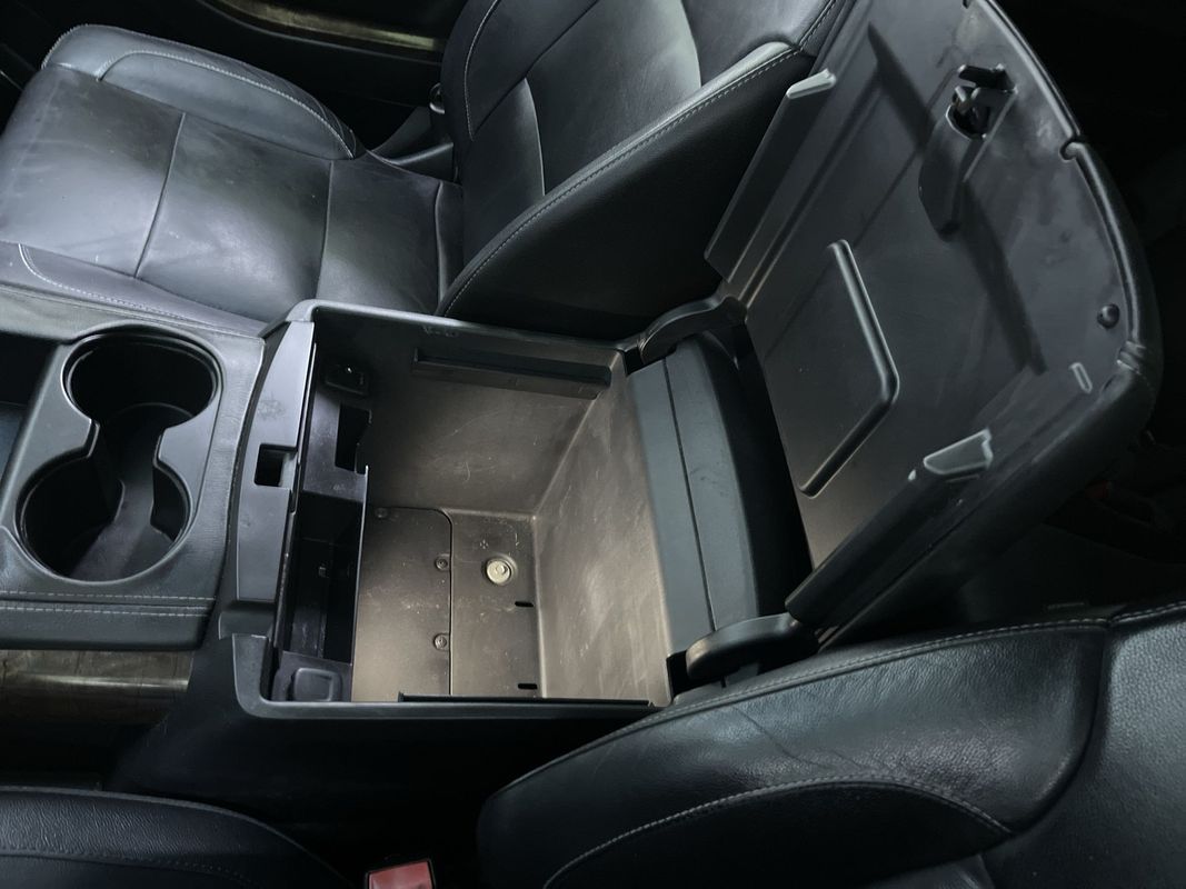 2016 Chevrolet Suburban LT Image 23 of 31