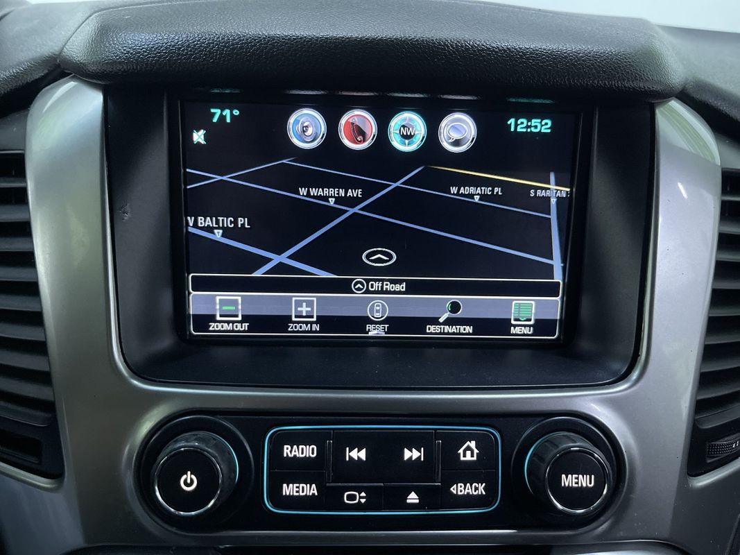 2016 Chevrolet Suburban LT Image 21 of 31