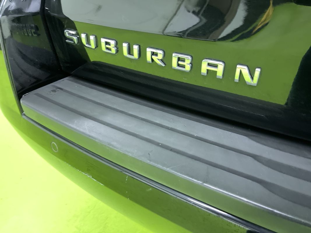 2016 Chevrolet Suburban LT Image 27 of 31