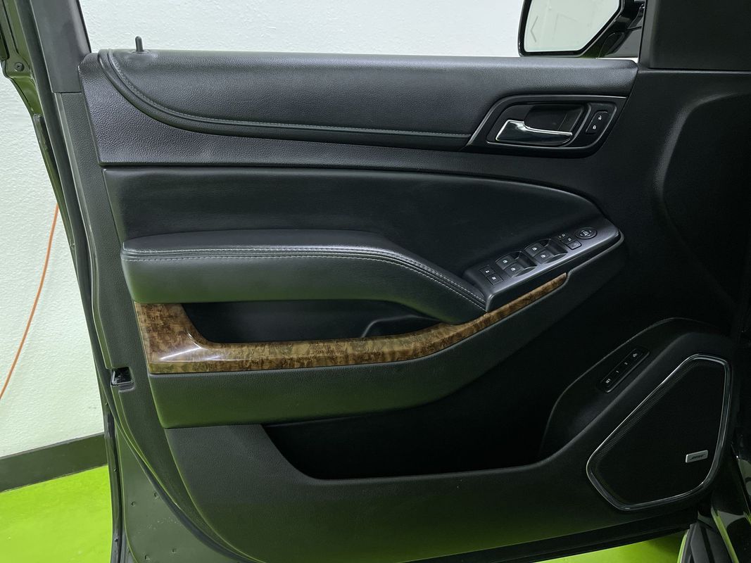 2016 Chevrolet Suburban LTZ Image 22 of 29