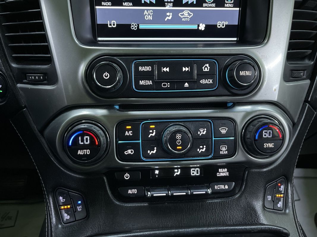 2016 Chevrolet Suburban LTZ Image 21 of 29