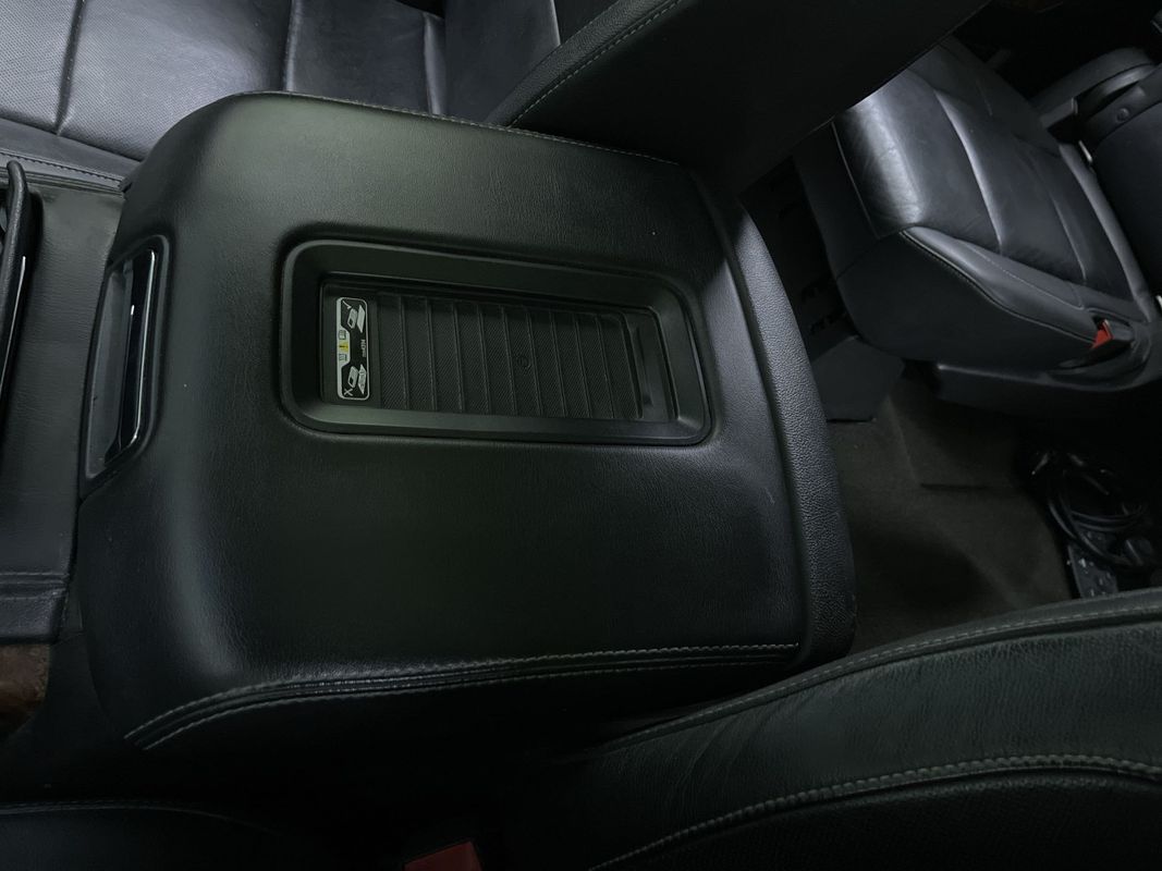 2016 Chevrolet Suburban LTZ Image 23 of 29