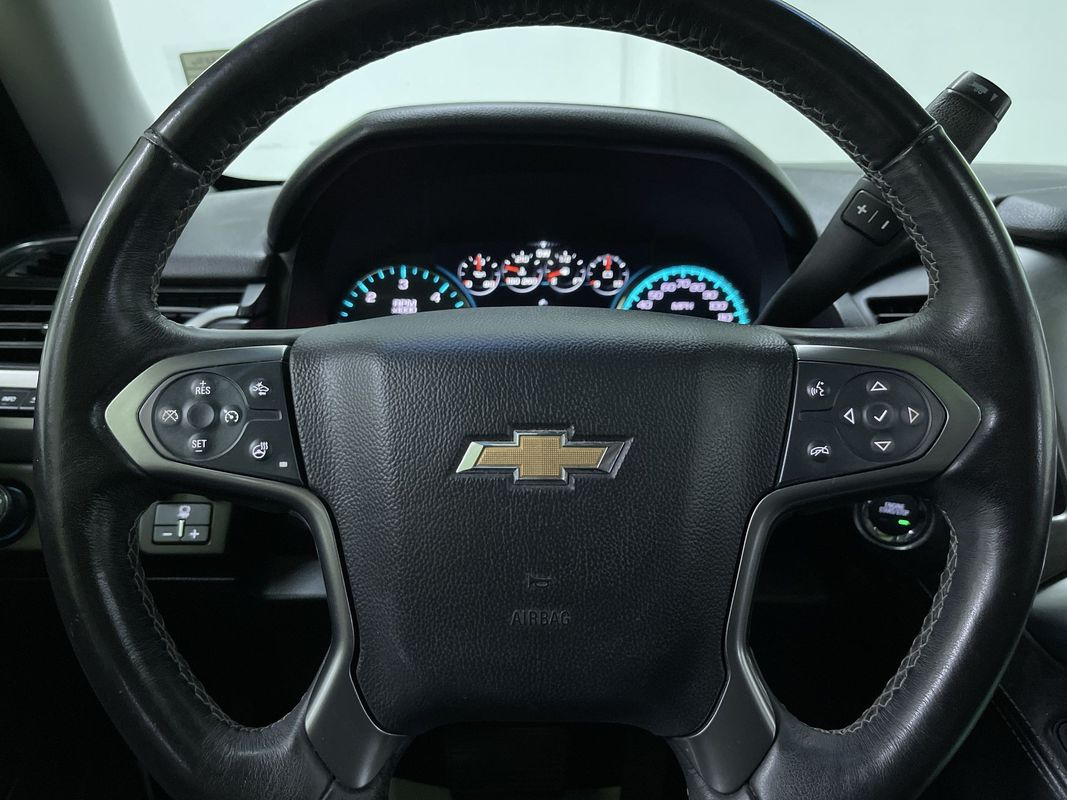 2016 Chevrolet Suburban LTZ Image 16 of 29