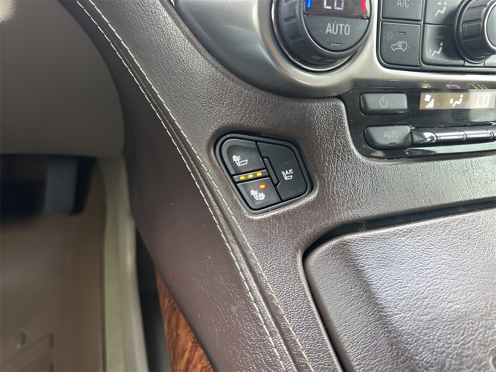 2016 Chevrolet Tahoe LTZ Image 26 of 40