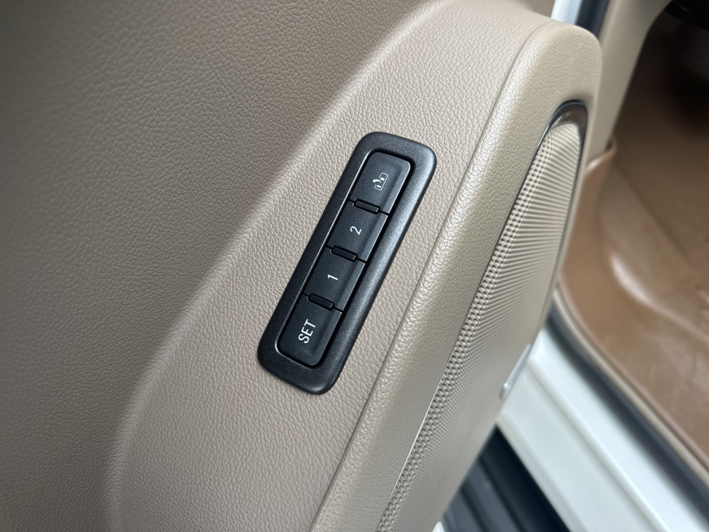 2016 Chevrolet Tahoe LTZ Image 33 of 40