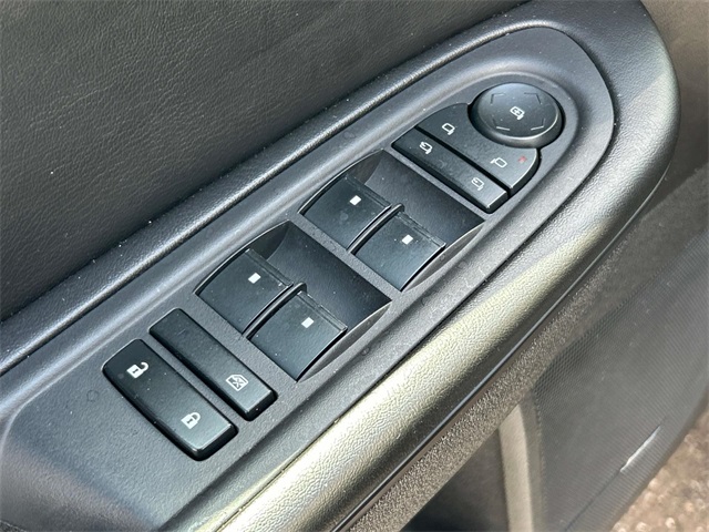 Vehicle image 28 of 43