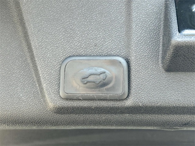 Vehicle image 13 of 43