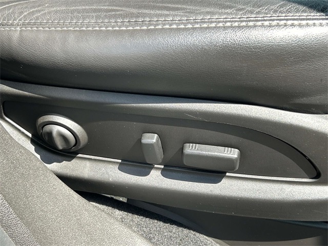 Vehicle image 26 of 43